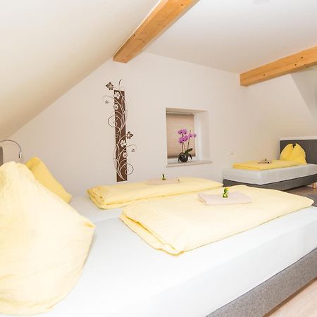 Ferienwohnungen Und Zimmer Yassi Spielberg Bei Knittelfeld Exteriér fotografie