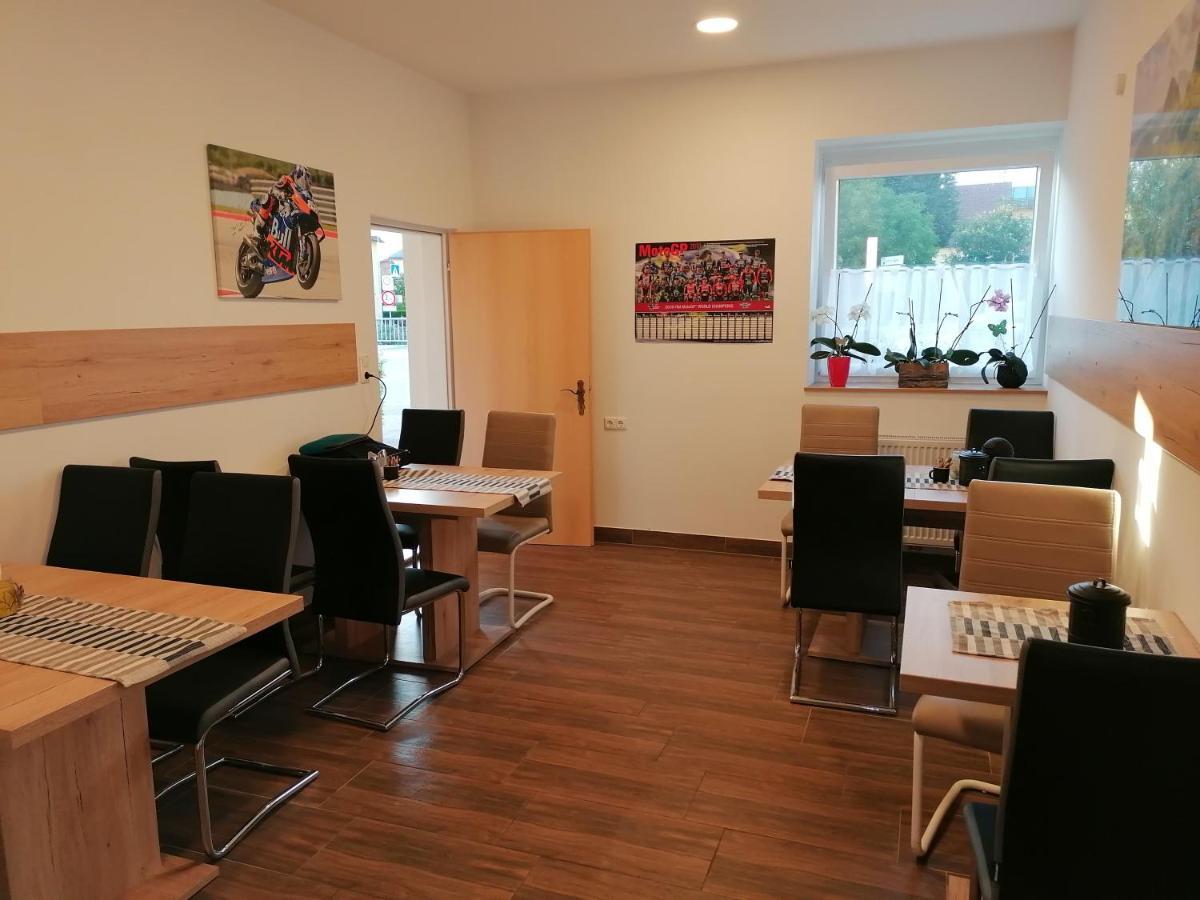 Ferienwohnungen Und Zimmer Yassi Spielberg Bei Knittelfeld Exteriér fotografie