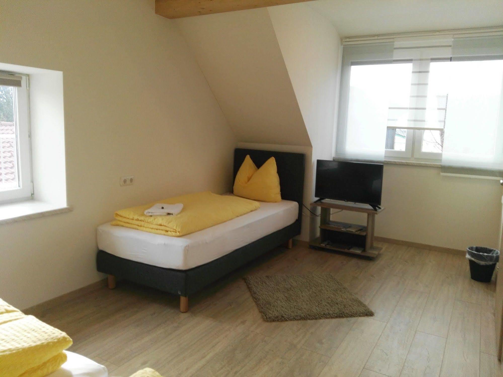 Ferienwohnungen Und Zimmer Yassi Spielberg Bei Knittelfeld Exteriér fotografie