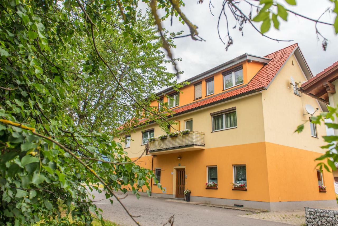 Ferienwohnungen Und Zimmer Yassi Spielberg Bei Knittelfeld Exteriér fotografie